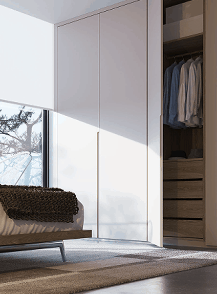 Dormitorio moderno con una cama sencilla, un armario de líneas limpias y una ventana grande que permite la entrada de luz natural, creando un ambiente sereno y elegante.